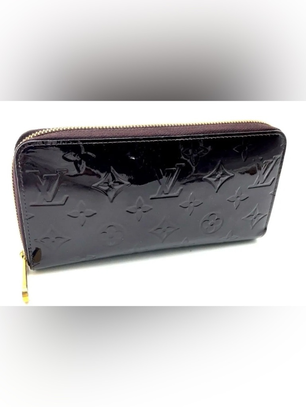 Louis Vuitton Amarante Monogram
Vernis Zippy Wallet